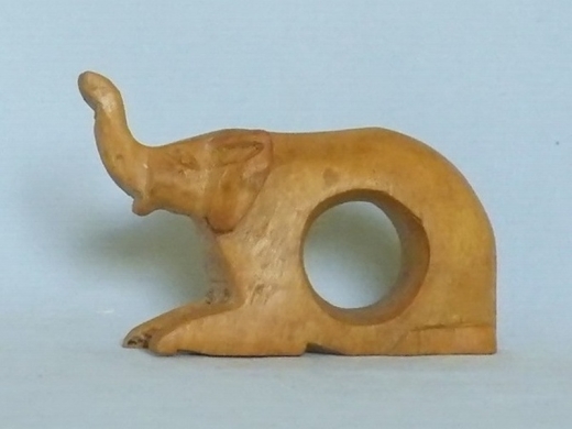 Serviettenhalter Elefant aus Olivenholz (H ± 7 B ± 10 cm)